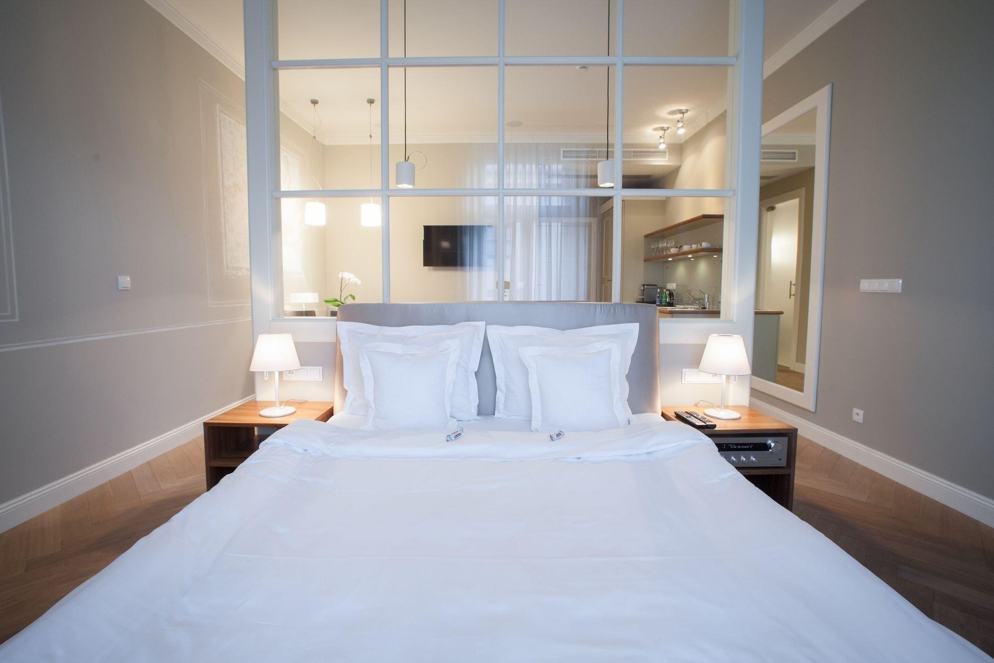 Bracka 6 Hotel apartamentowy 4*